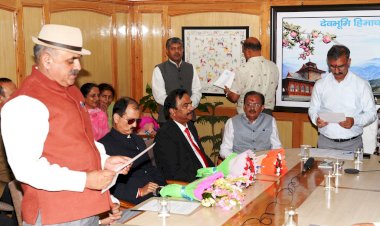 मुख्यमंत्री ने जल उपकर आयोग के अध्यक्ष और सदस्यों को शपथ दिलाई.....