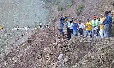 राज्यपाल ने चक्की मोड़ के समीप राष्ट्रीय राजमार्ग पर क्षति का लिया जायज़ा..... ज़िला प्रशासन एवं राष्ट्रीय राजमार्ग प्राधिकरण को दिए आवश्यक दिशा-निर्देश...