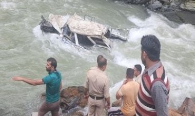 चंबा में बोलेरो खाई में गिरी, 5 पुलिस जवानों समेत 6 की मौत ,5 घायल.....सीएम ने शोक जताया...