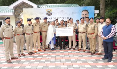 पुलिस महानिदेशक ने 3 करोड़ 33 लाख 26 हजार 850 रूपए का चैक मुख्यमंत्री राहत कोष के लिए भेंट  किया......