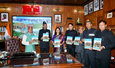 हिमाचल प्रदेश लोक सेवा आयोग के अध्यक्ष ने राज्यपाल को वार्षिक रिपोर्ट प्रस्तुत की....