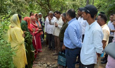 हिमाचल एकजुट होकर कर रहा संकट का सामना-संजय अवस्थी... घाट दोची, लोहारघाट तथा चलोग में प्रभावितों का दुःख-दर्द किया साझा....