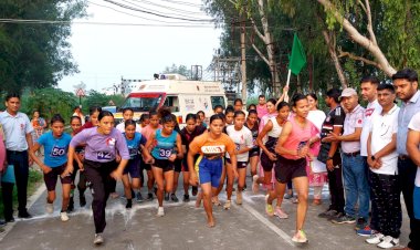 मैराथन को दिखाई हरी झंड़ी........ मुख्य उद्देश्य एचआईवी/एडस के प्रति जागरूकता फैलाना.......डॉ सिधू ने