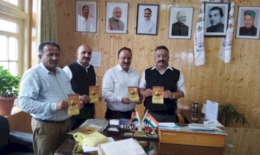 शिक्षा मंत्री के सम्मुख .......प्रधानाचार्य के नियमितीकरण को लेकर हो रही देरी पर चिंता व्यक्त की........