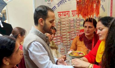 पर्यावरण और वसुधा आपस में भाई बहन : अतिरिक्त उपायुक्त...... अतिरिक्त उपायुक्त ने पंचायत भवन में हस्तनिर्मित राखी एवं उत्पाद बिक्री केंद्र का किया शुभारंभ.....