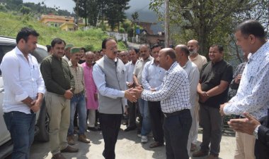 बाढ़ पीड़ितों के मुआवजे से सम्बन्धित मामले जल्द से जल्द निपटाएं अधिकारी-हर्षवर्धन चौहान