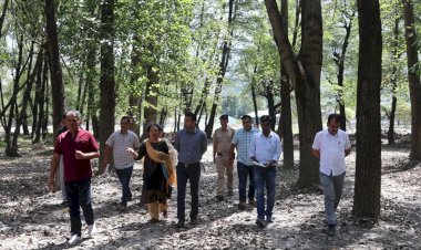 डीसी  आशुतोष गर्ग ने किया बजौरा स्थित कृषि विज्ञान केंद्र का दौरा ......