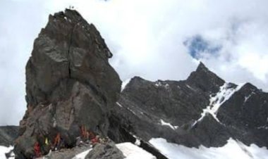 श्रीखंड महादेव  मार्ग अगले आदेशों तक बंद..... कुछ श्रद्धालू अवैध रूप से यात्रा कर रहे हैं......