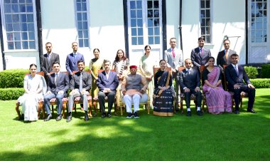 एच.पी.ए.एस.  अधिकारियों ने राज्यपाल से भेंट की......