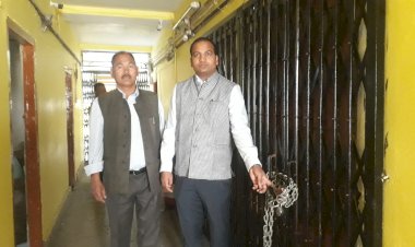 जिला निर्वाचन अधिकारी   ने मतदान मशीन भंडारण कक्ष  का  किया  निरीक्षण.....