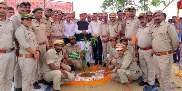 पेड़-पौधों से हमारी धार्मिक आस्थाएं जुड़ी है इनका संरक्षण करना हमारी जिम्मेदारी - मुकेश अग्निहोत्री....