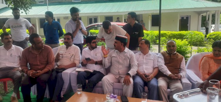 बड़सर की एक-एक जनसमस्या का निवारण मेरी प्राथमिकता : इंद्र दत्त लखनपाल..... विधायक ने भोटा में सुनीं लोगों की समस्याएं......