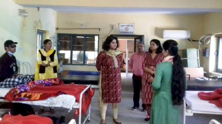 डीसी  तोरूल रवीश ने किया जिला जन-जातीय आयुर्वेदिक चिकित्सालय का औचक निरीक्षण।