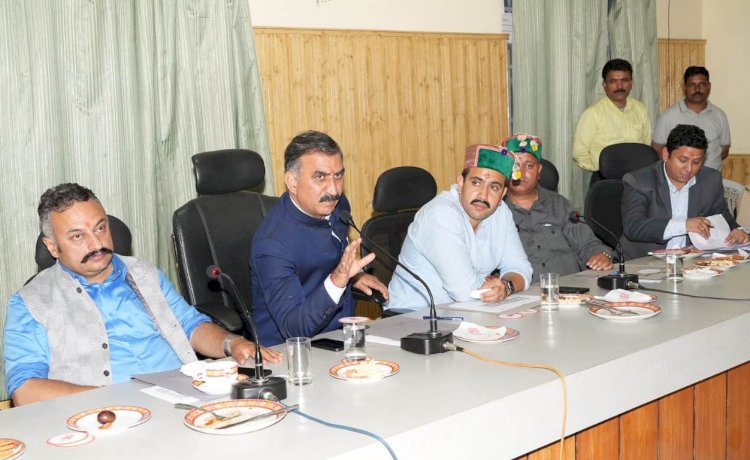 रोहड़ू विधानसभा क्षेत्र में सड़कों की बहाली के लिए लोक निर्माण विभाग को एक करोड़ रुपये आवंटित करने की घोषणा कीमुख्यमंत्री ने ....... सेब के निर्बाध परिवहन के लिए अधिकारियों को सप्ताह भर 24 घंटे कार्य करने के दिए निर्देश.....