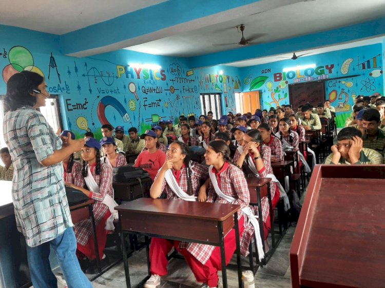 कॅरियर के चयन में अपनी अभिरुचि को प्राथमिकता दें विद्यार्थी... सीनियर सेकेंडरी स्कूल करोट और चबूतरा में आयोजित की कार्यशालाएं....