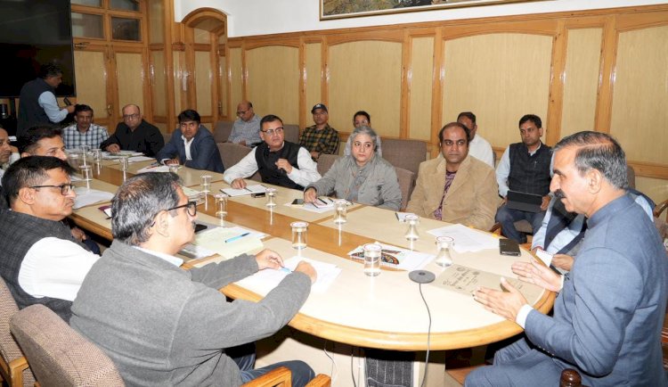 मुख्यमंत्री ने बाधित विद्युत और जलापूर्ति परियोजनाओं को समयबद्ध बहाल करने के निर्देश दिए..... कहा गिरे हुए पेड़ों के उचित निपटान के लिए शीघ्र कदम उठाए वन विभाग...