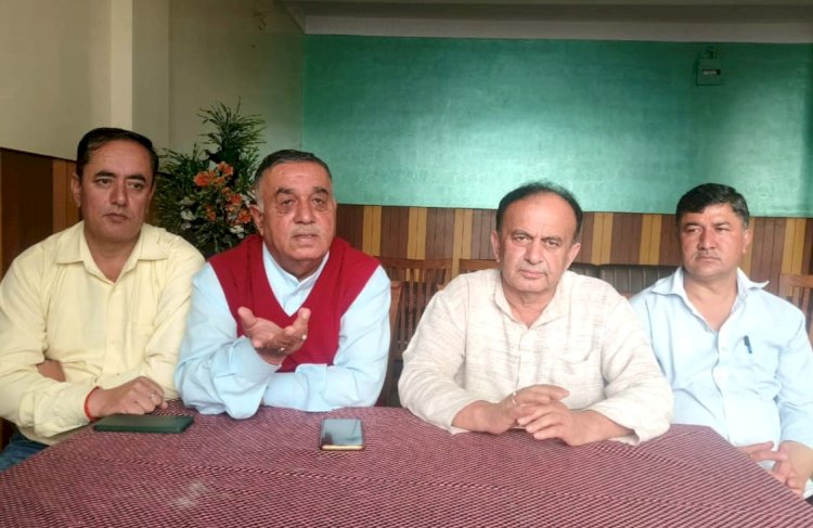 जयराम ने किया कृष्ण नगर का दौरा, जाना शरणार्थियों का कुशलक्षेम ..... आयुक्त शिमला को बताया जनता का दर्द......