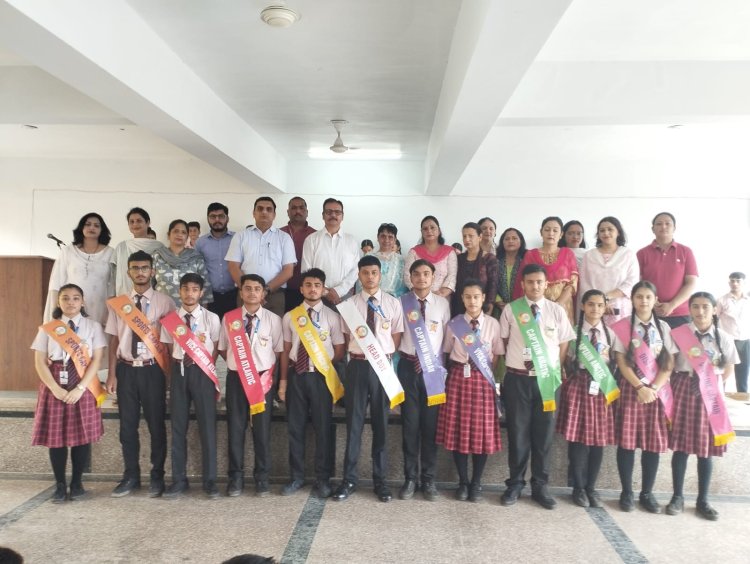 करियर अकादमी में अलंकरण समारोह की धूम.....  अक्षत और रुचिका चुने गए हेड बॉय और हेड गर्ल.......