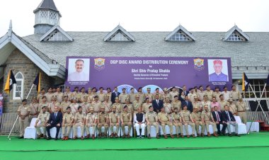 राज्यपाल ने किये334 पुलिस कर्मियों को डीजीपी डिस्क अवार्ड प्रदान ....... प्राकृतिक आपदा में राज्य पुलिस के योगदान की सराहना, नशे पर अंकुश लगाने पर बल दिया ......