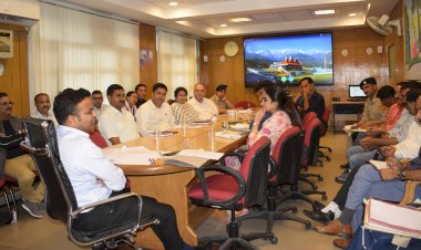 जिले के 152 स्कूलों में चल रहा संवाद कार्यक्रम.... विभिन्न विभाग स्कूलों में नशे के दुष्प्रभावों के प्रति कर रहे जागरूक: उपायुक्त