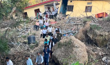मुख्यमंत्री ने सुलह विधानसभा क्षेत्र में आपदा प्रभावित बच्छवाई गांव का दौरा किया.... प्रभावित परिवारों को छह-छह मरला भूमि प्रदान करने के निर्देश दिए....