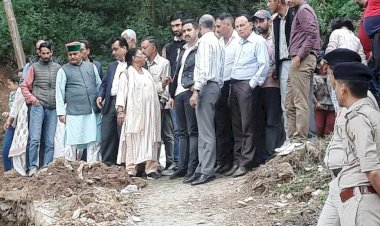 कैबिनेट मंत्री ने गवाही-कड़ोग सड़क का निरीक्षण कर क्षतिग्रस्त स्थल का लिया जायजा.......