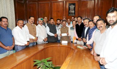 प्राथमिक कृषि सेवा सहकारी समिति कर्मचारी संघ की ओर से राहत कोष के लिए 16.73 लाख रुपये की राशि.........