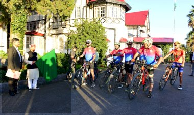 राज्यपाल ने साइकिल अभियान को दिखाई हरी झंडी.....