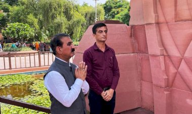 मुख्यमंत्री ने जलियांवाला बाग में सेनानियों को श्रद्धांजलि अर्पित की.....