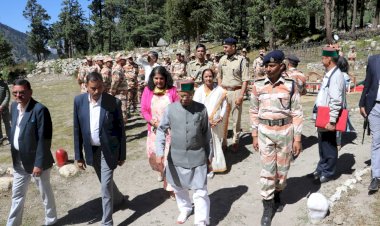 राज्यपाल ने सीमा से सटे गांवों के लोगों के हौंसले को सराहा....