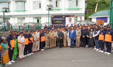 बरसात में आई आपदा के दौरान राहत एवं बचाव अभियान में अमूल्य योगदान के लिए एसडीआरएफ की सराहना की  मुख्यमंत्री ने..... आधुनिक उपकरणों की खरीद के लिए एसडीआरएफ को 12.65 करोड़ रुपये जारी....