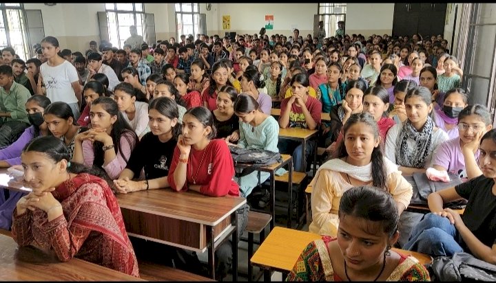 संस्कृत महाविद्यालय में संस्कृत दिवस का आयोजन......