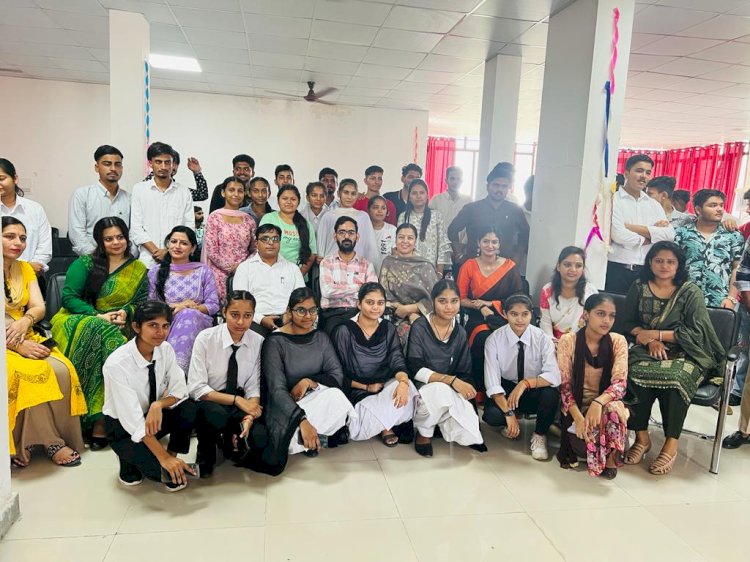 कैरि यर अका दमी स्कूल में धूमधा म से मना या गया शि क्षक दि वस......