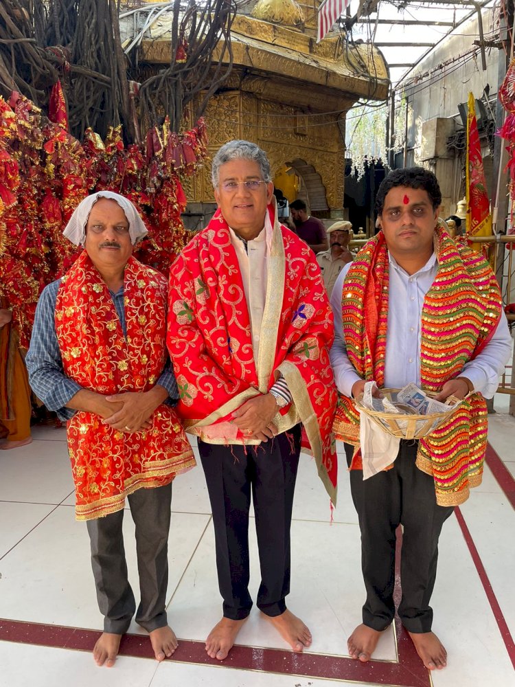 IIIT Una के चेयरमैन  ने माँ चिन्तपूर्ण देवी के मंदिर में माता के दर्शन किये.....