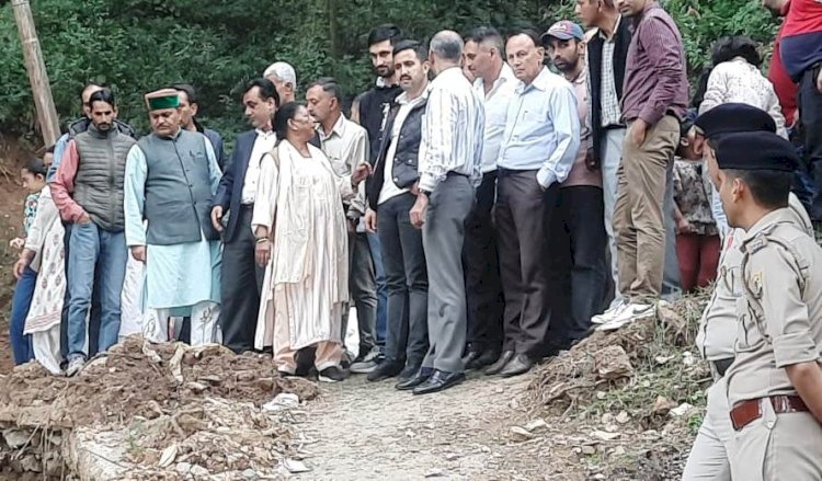कैबिनेट मंत्री ने गवाही-कड़ोग सड़क का निरीक्षण कर क्षतिग्रस्त स्थल का लिया जायजा.......