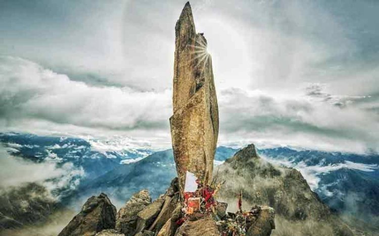 किन्नर कैलाश यात्रा......   श्रद्धालु की सांस रुकने से मौत.....21 लोग फंसे...