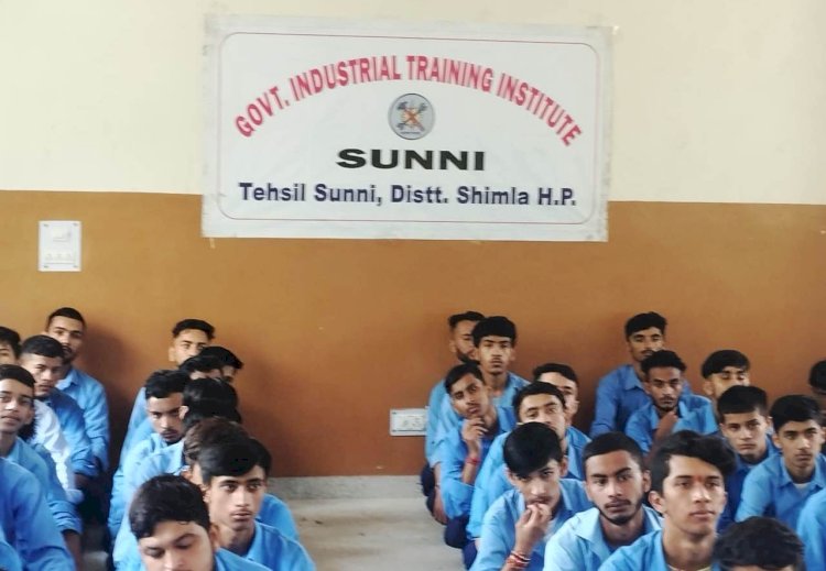 गवर्नमेंट आई. टी. आई. ..... सुन्नी के युवाओं को सशस्त्र बलों और अग्निपथ योजना के बारे मे दी जानकारी.....