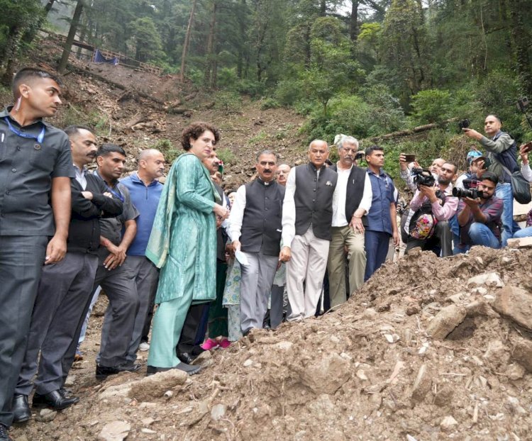 प्रियंका गांधी बोली ...... संसद के विशेष सत्र में हिमाचल प्रदेश के मुद्दे को उठाएगी कांग्रेस पार्टी...... मुख्यमंत्री और प्रियंका गांधी ने शिमला में आपदा प्रभावित क्षेत्रों में राहत व पुनर्वास कार्यों का जायज़ा लिया......