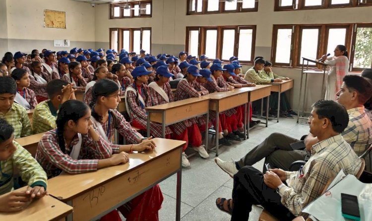 परमार्थ स्कूल और लंबलू स्कूल में किया विद्यार्थियों का मार्गदर्शन... बेटी बचाओ, बेटी पढ़ाओ योजना के तहत आयोजित किए जागरुकता कार्यक्रम.....