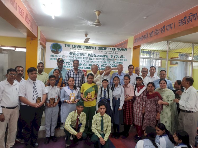 ए वी एन की जपलीन कौर , आयुष्मान.आदित्य को पुरस्कार .....पर्यावरण समीति के स्थापना पर आयोजित हुई भाषण प्रतियोगिता ......