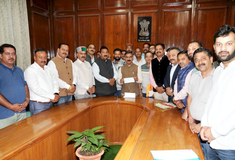प्राथमिक कृषि सेवा सहकारी समिति कर्मचारी संघ की ओर से राहत कोष के लिए 16.73 लाख रुपये की राशि.........