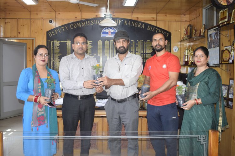 परिसर के लिए जागरूकता अभियान किया शुरू...... चामुंडा मंदिर में नवरात्रों से कैनोपी में श्रद्वालुओं को मिलेंगे फूल: डीसी