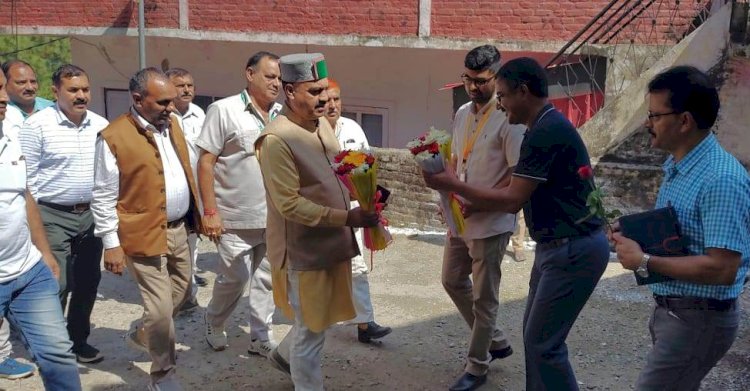 दियोटसिद्ध में श्रद्धालुओं को मिलेंगी बेहतरीन सुविधाएं: इंद्र दत्त लखनपाल... विधायक ने अधिकारियों से बैठक के दौरान लिया विभिन्न योजनाओं का ब्यौरा....