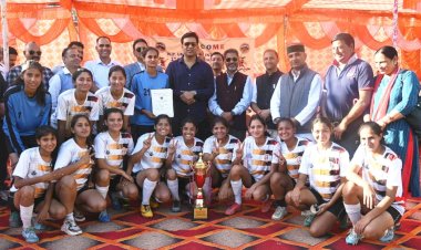 महिलाएं आज हर क्षेत्र में अपने देश व प्रदेश का नाम कर रही रोशन - आर.एस. बाली