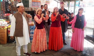 जनसम्पर्क विभाग के कलाकारों ने नाच-गाकर दिया आपदा से बचाव का सन्देश.......