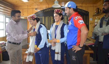 विश्व पटल पर बढ़ाया भारत का मान, डीसी ने किया बेटियों का सम्मान