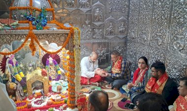 उपायुक्त सिरमौर सुमित खिमटा ने माता बालासुंदरी मंदिर में की पूजा अर्चना मंदिर में आयोजित हवन-यज्ञ में भी लिया भाग