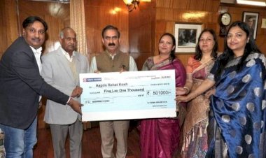 भूषण ज्वेलर्स की गृहणियों ने, सीएम आपदा राहत कोष में  दिया 5.10 लाख का चेक