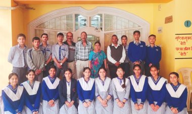 ए वी एन के 25 विद्यार्थियों को मैरिट स्कोलरशिप ..बोर्ड परिक्षाओं में उत्कृष्ट अंक अर्जित करने पर मिला यह पुरस्कार ....