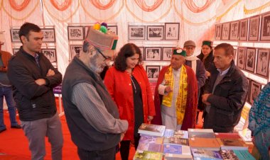 प्रथम जनजातीय साहित्य सह भ्रमण महोत्सव का आगाज़........ मुख्य वक्ता पद्मश्री विद्यानंद सरैक ने अपने जीवन के अनुभव को सांझा  किया.....